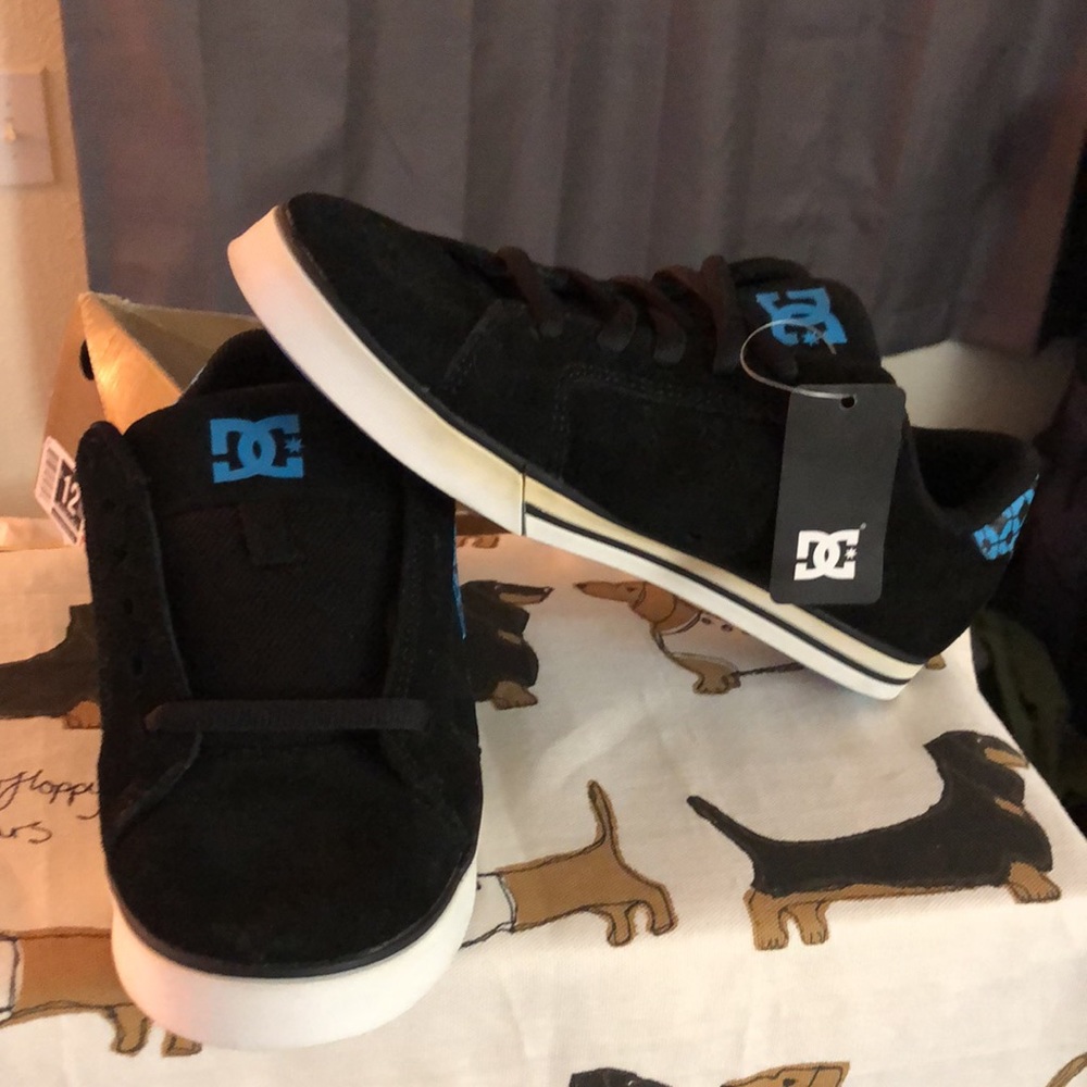 Vintage 2008 DC Suede shoes. Blue/black size 8 NWT.